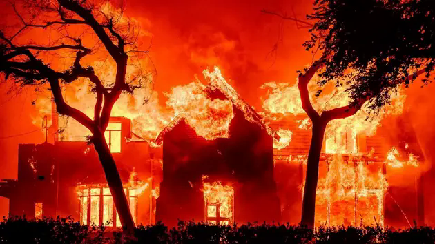 To&agrave;n cảnh thảm hoạ ch&aacute;y rừng ở Los Angeles