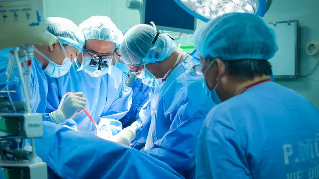 Bốn bệnh nh&acirc;n chết n&atilde;o hiến tạng, hồi sinh 15 người