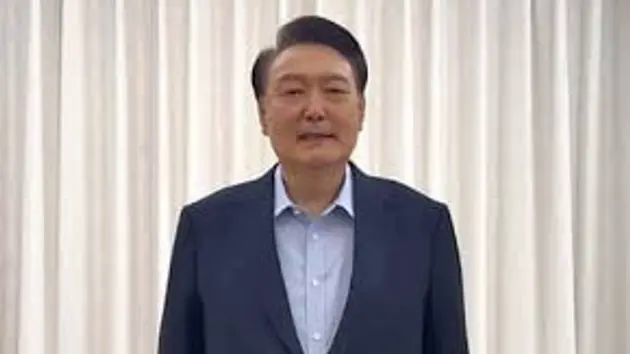 &Ocirc;ng Yoon gửi th&ocirc;ng điệp video về việc bị bắt giữ