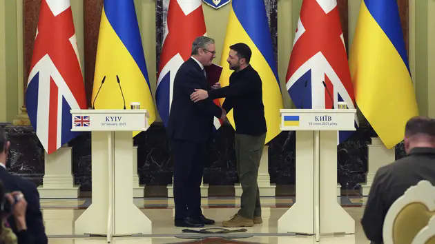 Anh v&agrave; Ukraine k&yacute; thoả thuận hợp t&aacute;c trăm năm