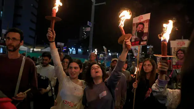 Israel, Hamas đạt thỏa thuận ngừng bắn sau 15 th&aacute;ng xung đột