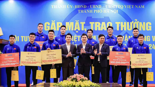 Bầu Hiển thưởng 4,4 tỷ đồng cho cầu thủ tuyển Việt Nam
