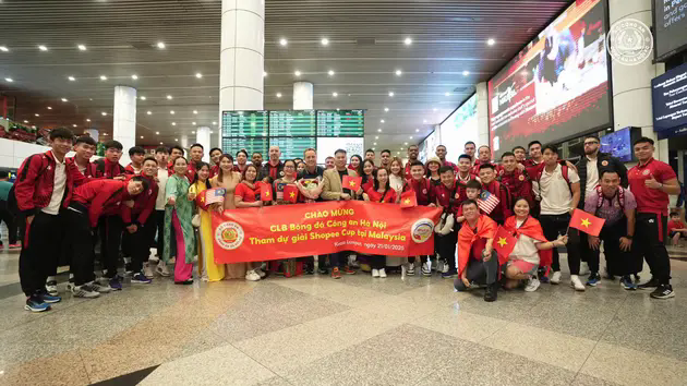 Quang Hải được ch&agrave;o đ&oacute;n khi sang Malaysia thi đấu