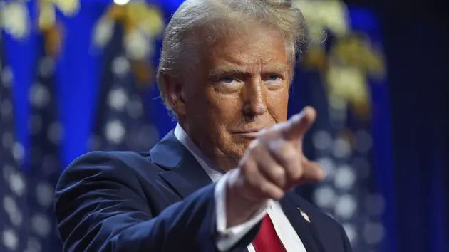 &Ocirc;ng Trump cảnh b&aacute;o &ldquo;x&oacute;a sổ&rdquo; Iran nếu định &aacute;m s&aacute;t &ocirc;ng