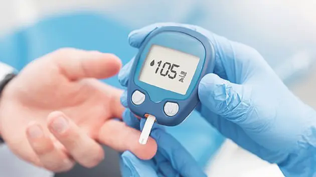 Nhiều người nhập viện dịp Tết v&igrave; đường huyết tăng cao