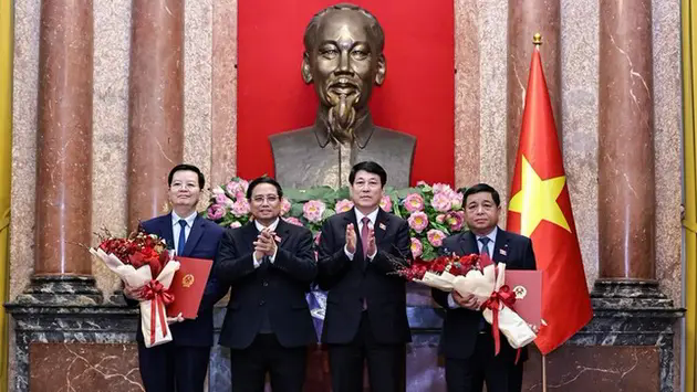 Chủ tịch nước Lương Cường trao quyết định bổ nhiệm Ph&oacute; Thủ tướng v&agrave; Bộ trưởng