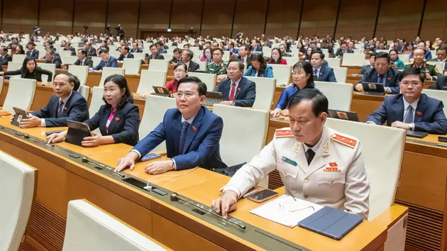 Quốc hội th&ocirc;ng qua mục ti&ecirc;u tăng trưởng 8% năm 2025