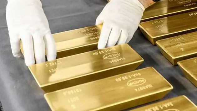 Gi&aacute; v&agrave;ng thế giới lập đỉnh mới, chạm mốc 2.950 USD/ounce