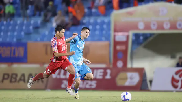 Nhiều cầu thủ d&iacute;nh &aacute;n treo gi&ograve; tại V-League