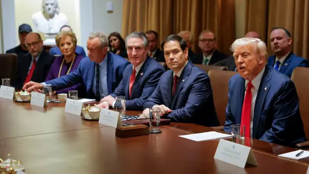 Nội dung cuộc họp nội c&aacute;c đầu ti&ecirc;n của &ocirc;ng Trump