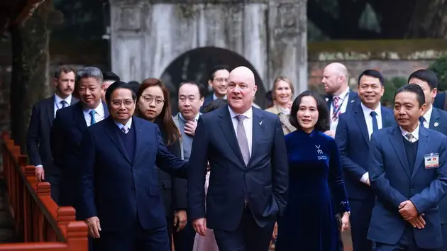Thủ tướng Phạm Minh Ch&iacute;nh v&agrave; Thủ tướng New Zealand thăm Văn Miếu - Quốc Tử Gi&aacute;m