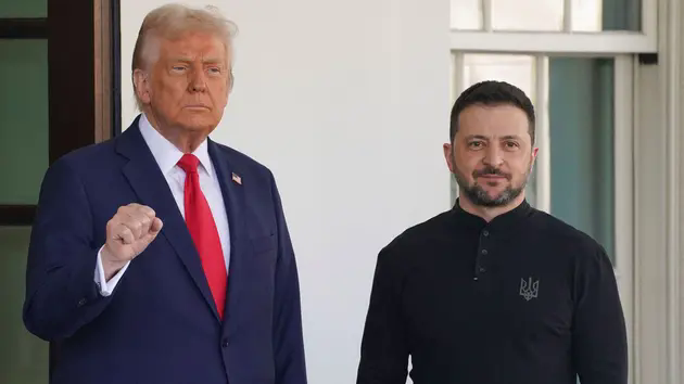 Chiếc &aacute;o của &ocirc;ng Zelensky v&agrave; cuộc khẩu chiến với &ocirc;ng Trump