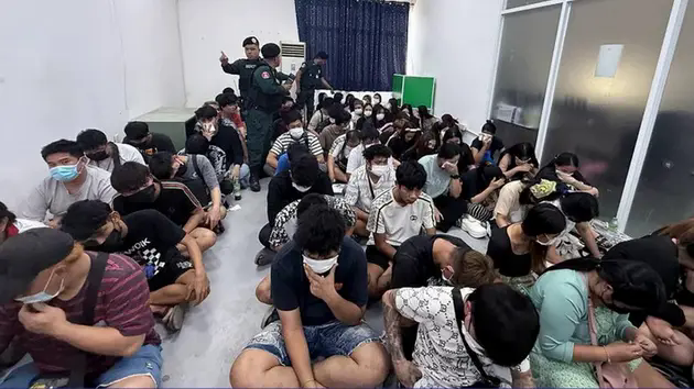 Campuchia trục xuất 119 người Th&aacute;i Lan trong trung t&acirc;m lừa đảo