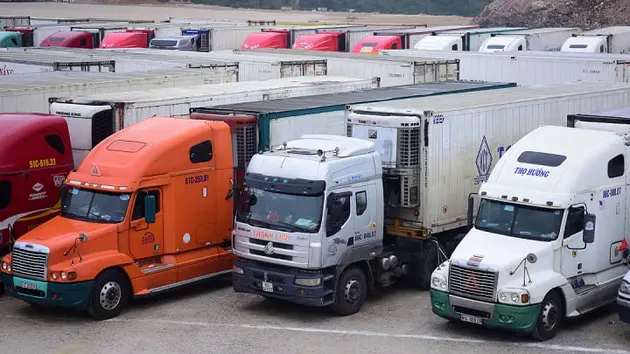 Bất cập khi đăng kiểm xe si&ecirc;u trường, si&ecirc;u trọng