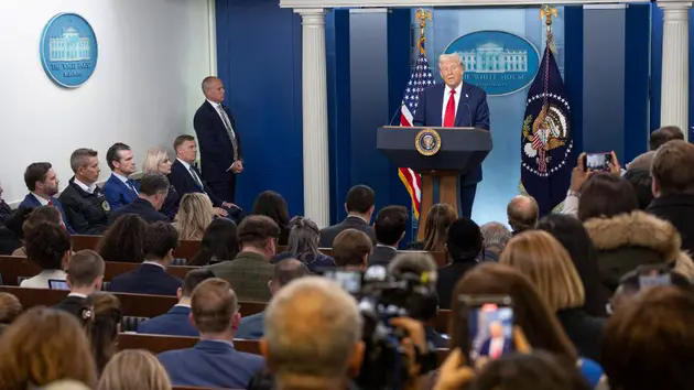 &Ocirc;ng Trump biến tiếng Anh th&agrave;nh ng&ocirc;n ngữ ch&iacute;nh thức của Mỹ