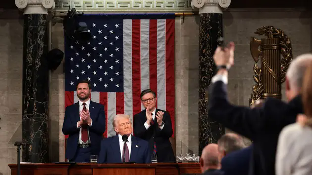 &Ocirc;ng Trump: Nước Mỹ chỉ tồn tại hai giới t&iacute;nh