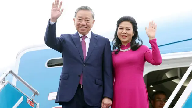 Tổng B&iacute; thư T&ocirc; L&acirc;m v&agrave; Phu nh&acirc;n l&ecirc;n đường thăm Indonesia v&agrave; Singapore