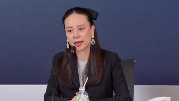 Madam Pang bật kh&oacute;c, tiết lộ chấn động về b&oacute;ng đ&aacute; Th&aacute;i