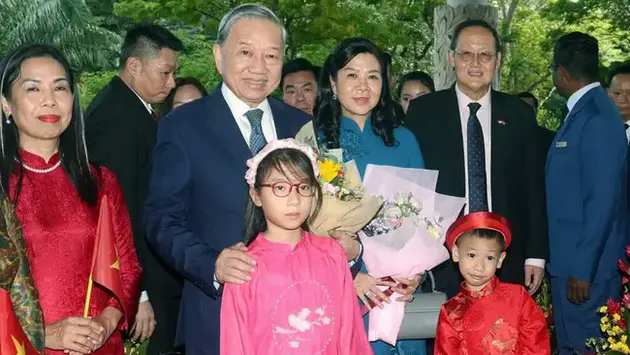 Tổng B&iacute; thư T&ocirc; L&acirc;m v&agrave; Phu nh&acirc;n bắt đầu thăm ch&iacute;nh thức Cộng h&ograve;a Singapore