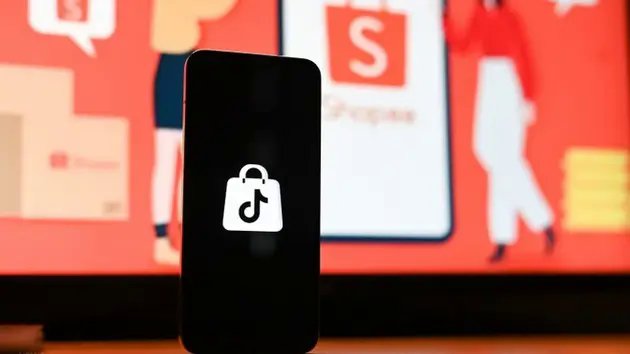 Shopee, TikTok Shop đồng loạt tăng ph&iacute; v&agrave; hoa hồng