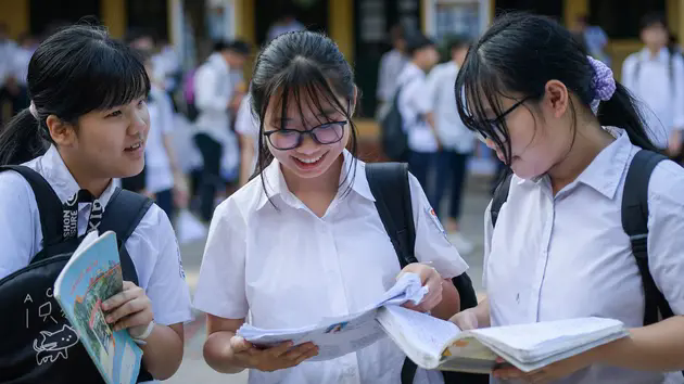 Học sinh đăng k&yacute; dự tuyển lớp 10 trường tư thục từ 21/4