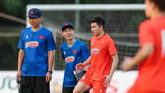 HLV Kim Sang Sik c&oacute; quyết định bất ngờ