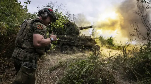 L&iacute;nh Ukraine th&aacute;o chạy 'như ong vỡ tổ' khỏi Kursk