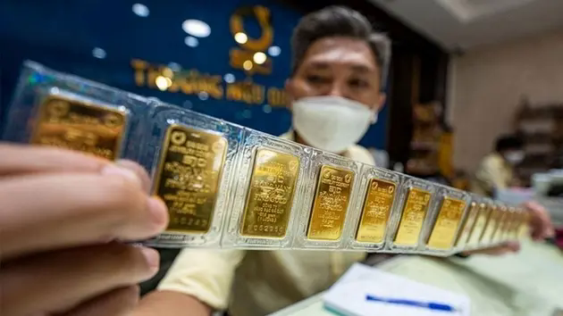 Gi&aacute; v&agrave;ng ng&agrave;y 17/3 vẫn neo ở đỉnh lịch sử
