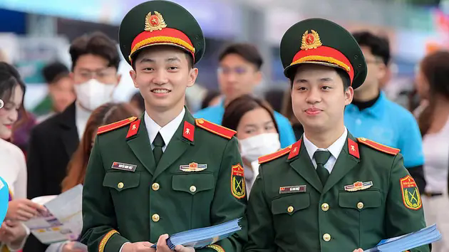 Khối trường qu&acirc;n đội tuyển sinh hệ d&acirc;n sự trở lại