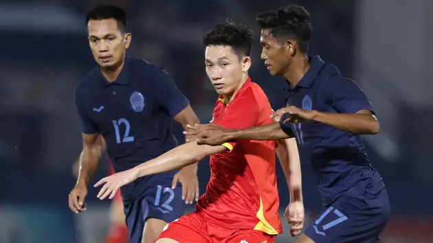 HLV Kim Sang Sik n&oacute;i l&yacute; do kh&ocirc;ng d&ugrave;ng cầu thủ trẻ