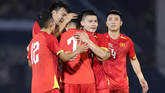 Việt Nam thắng Campuchia 2-1 nhờ thầy Kim 'm&aacute;t tay' thay người