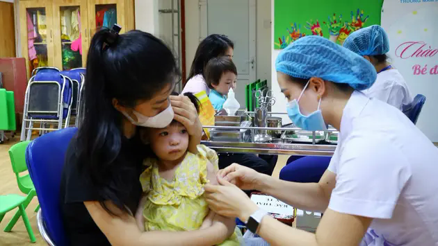 Kết th&uacute;c ti&ecirc;m bổ sung vắc xin sởi chậm nhất ng&agrave;y 31/3