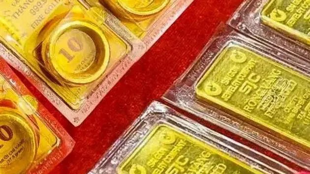 Vượt mốc 100 triệu đồng/lượng, gi&aacute; v&agrave;ng lập đỉnh mới