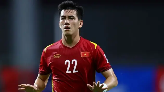 Tiến Linh t&aacute;i ph&aacute;t chấn thương