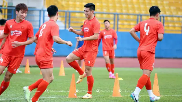 HLV Kim Sang Sik y&ecirc;u cầu tuyển Việt Nam tập k&iacute;n