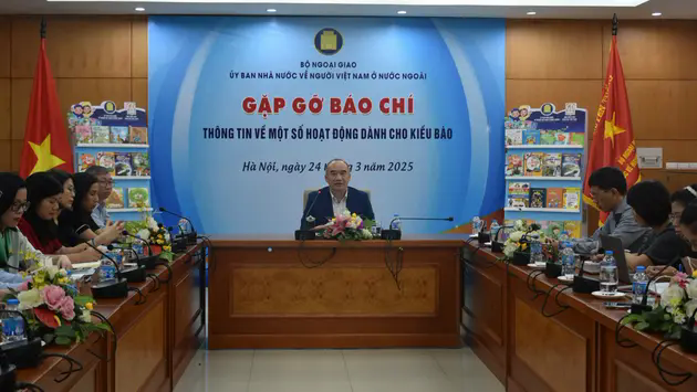 Hoạt động đa dạng gắn kết kiều b&agrave;o với qu&ecirc; hương