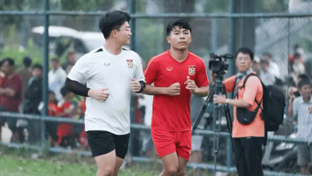 Đội tuyển L&agrave;o mất trụ cột s&aacute;t giờ đấu Việt Nam