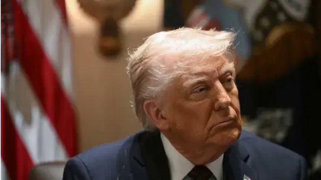 &Ocirc;ng Trump dọa &aacute;p thuế với c&aacute;c nước mua dầu Venezuela