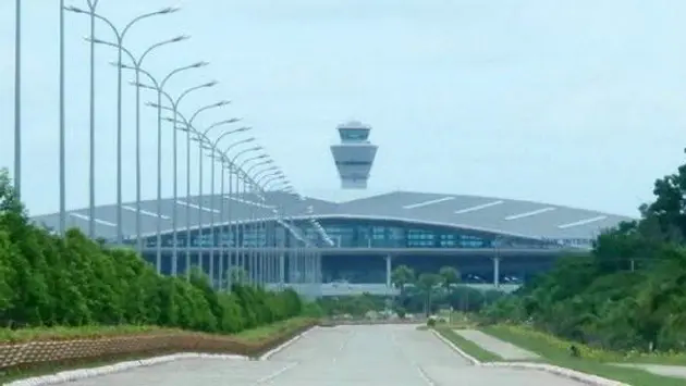 Sập th&aacute;p kh&ocirc;ng lưu s&acirc;n bay Naypyitaw sau động đất