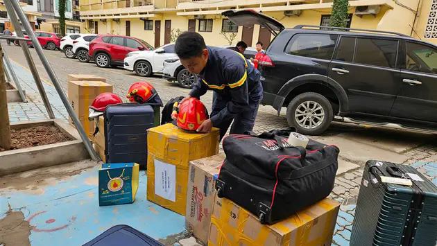 C&ocirc;ng an Việt Nam l&ecirc;n đường cứu trợ Myanmar