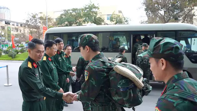 16 b&aacute;c sĩ Bệnh viện Qu&acirc;n y 103 l&ecirc;n đường cứu trợ Myanmar