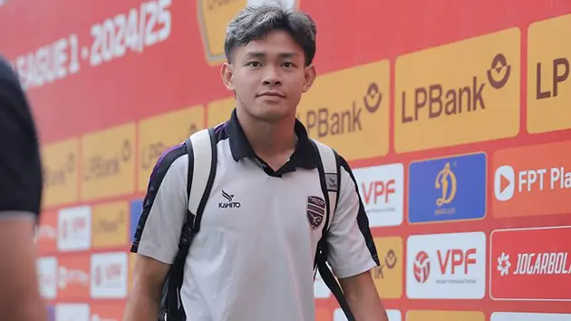 Tiền đạo B&ugrave;i Vĩ H&agrave;o d&iacute;nh chấn thương nặng