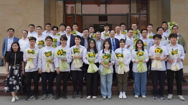 37 học sinh v&agrave;o đội tuyển thi Olympic khu vực v&agrave; quốc tế