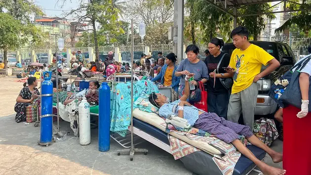 Bệnh viện tại Myanmar qu&aacute; tải do nạn nh&acirc;n động đất tăng