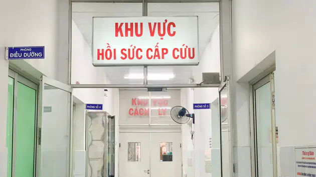 6 người nguy kịch v&igrave; uống rượu tr&aacute;i c&acirc;y