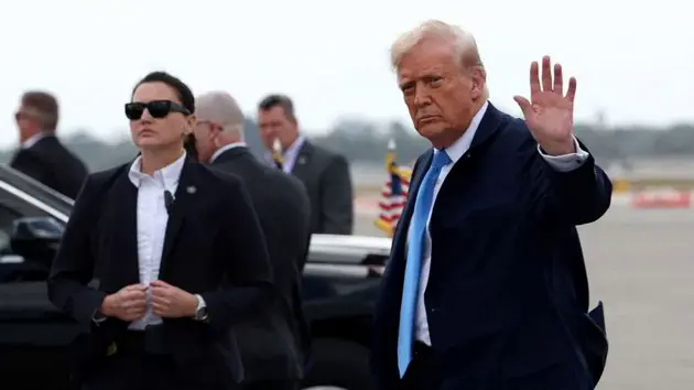 &Ocirc;ng Trump nổi giận v&igrave; &ocirc;ng Putin, dọa &aacute;p thuế dầu Nga