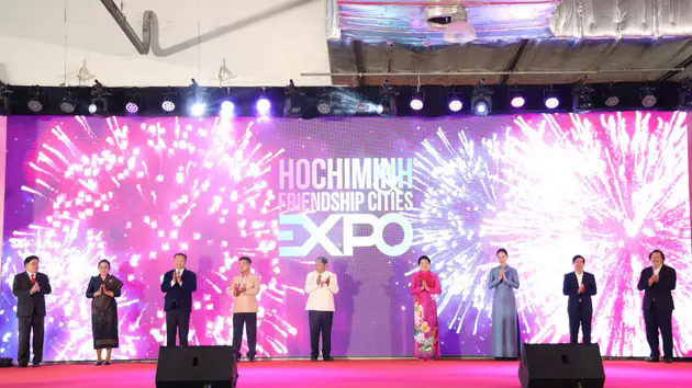 H&agrave;ng trăm doanh nghiệp Việt Nam 'ch&agrave;o s&acirc;n' tại L&agrave;o