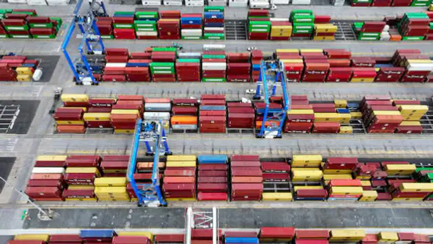 Mỹ bắt đầu &aacute;p thuế 10% với tất cả h&agrave;ng nhập khẩu