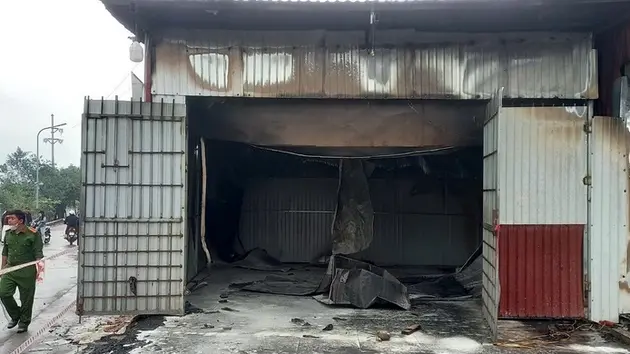 Ch&aacute;y kiot b&aacute;n h&agrave;ng, ch&aacute;u b&eacute; 2 tuổi tử vong