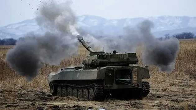 Ph&aacute;o tự h&agrave;nh của Nga ph&aacute; hủy xe chiến đấu Ukraine
